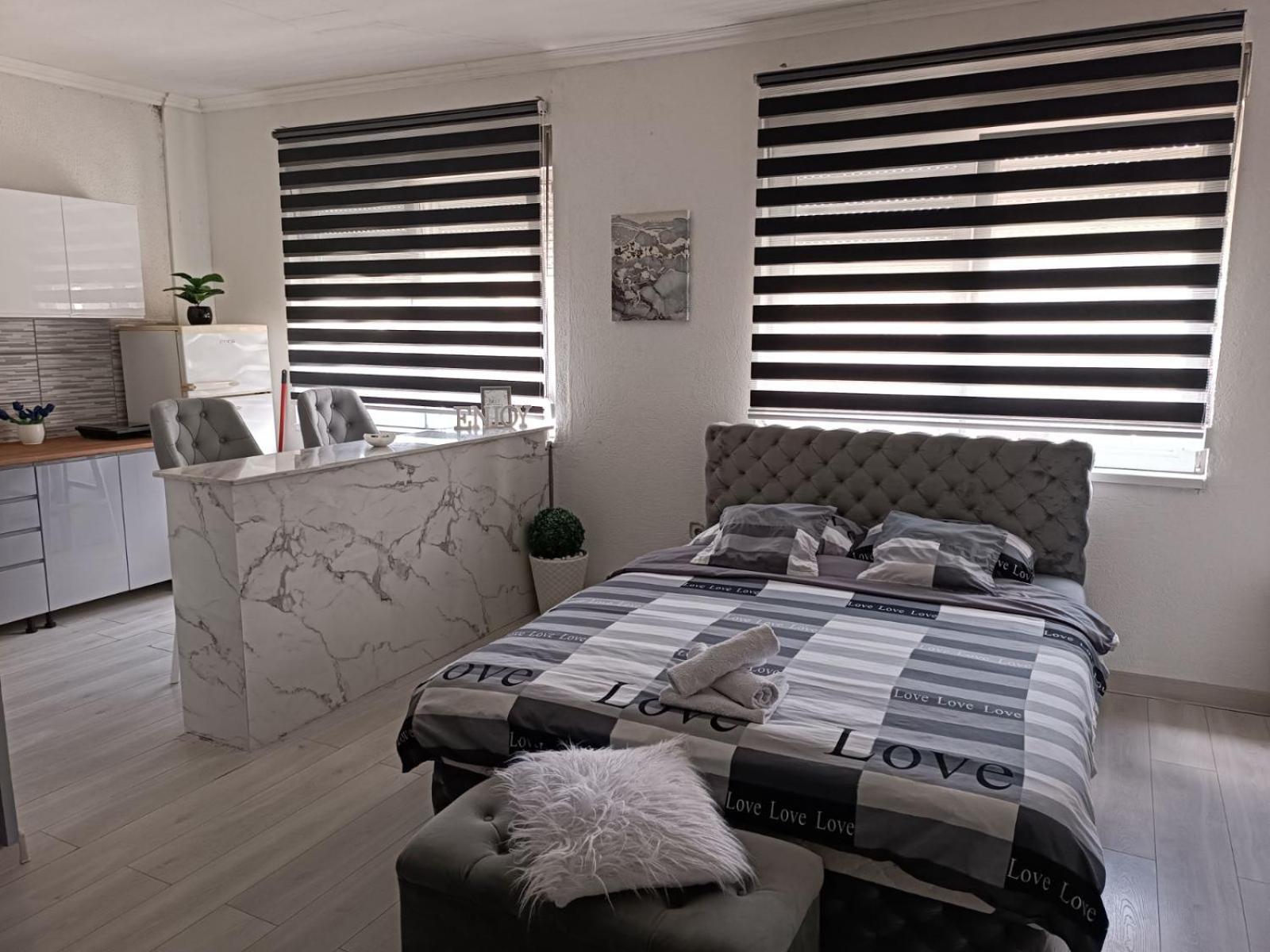 Apartman U Centru Sid Bagian luar foto